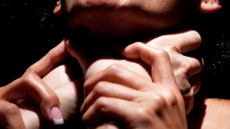 VIOLÊNCIA CONTRA MULHER NÃO PARA - Foragido tenta enforcar ex-namorada na frente do filho, após fim da relação